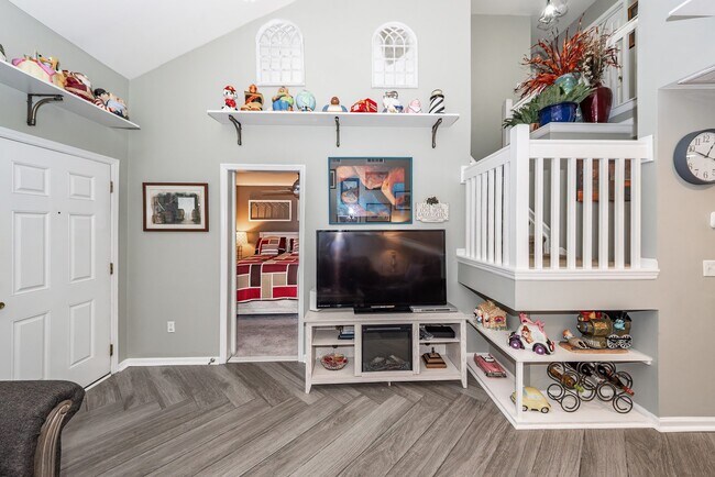 Building Photo - 7988 Shadow Oak Dr