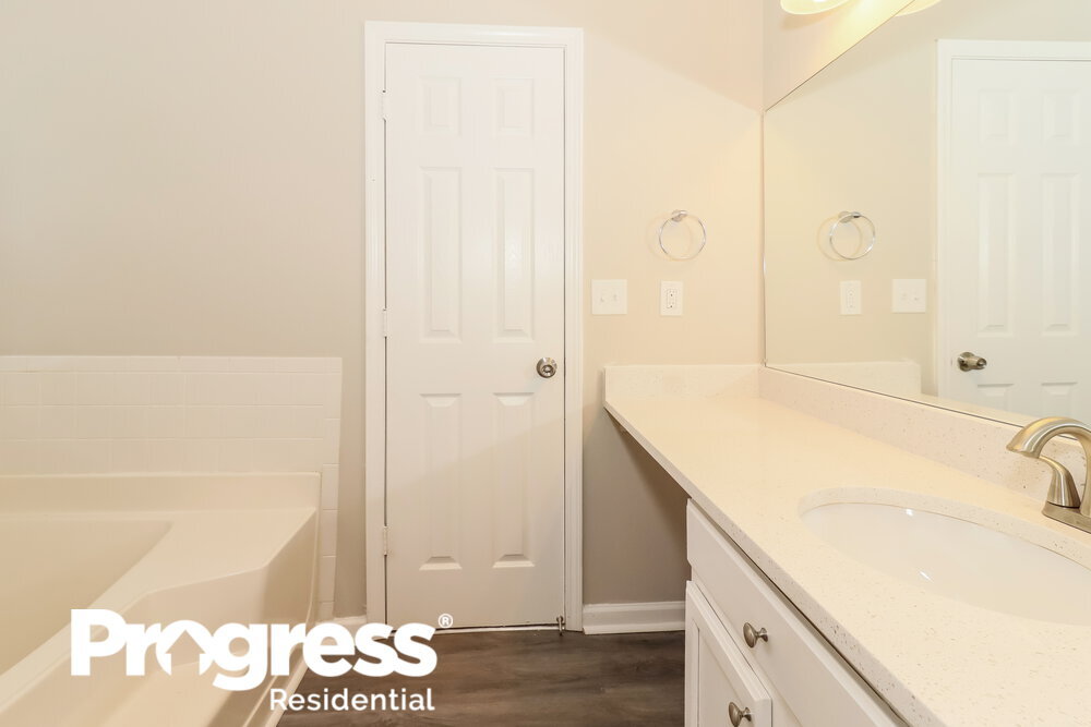 Building Photo - 3328 Metro Way SW