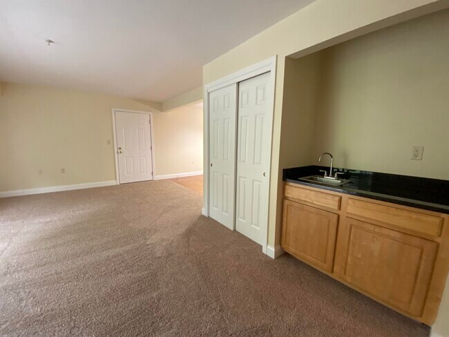 Building Photo - 99 S Mammoth Rd