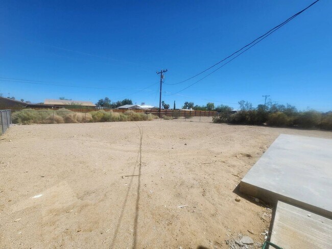 Building Photo - 74414 Cottonwood Dr