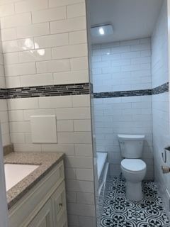 Building Photo - 41 Christie St