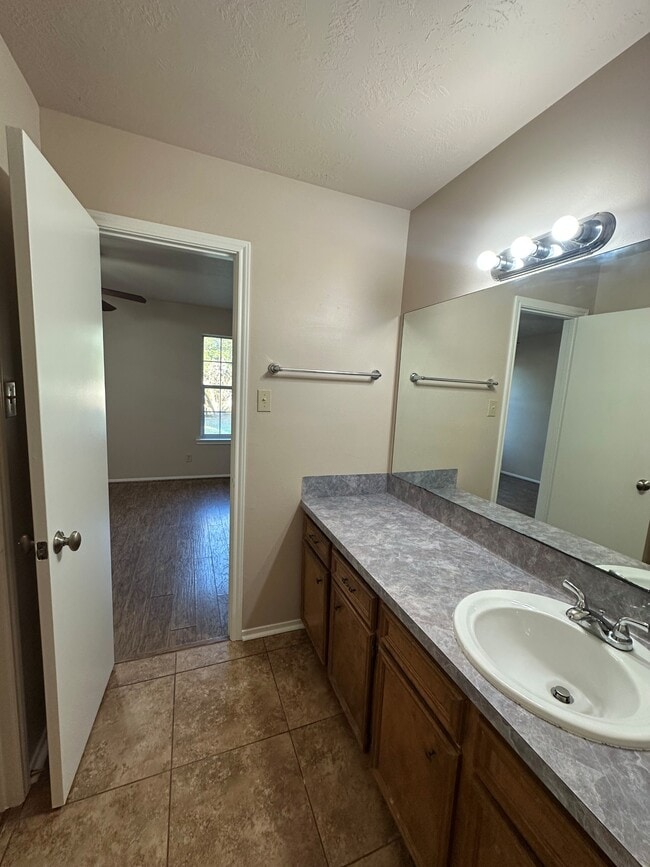 Building Photo - 2309 S Austin St