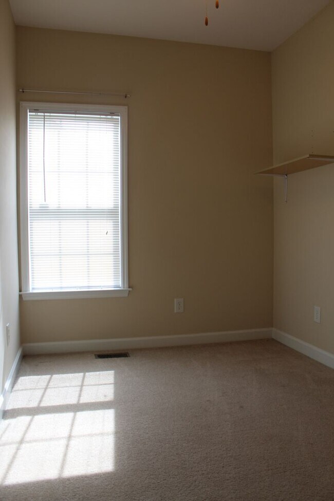 Building Photo - 205 Stillwater Creek Dr