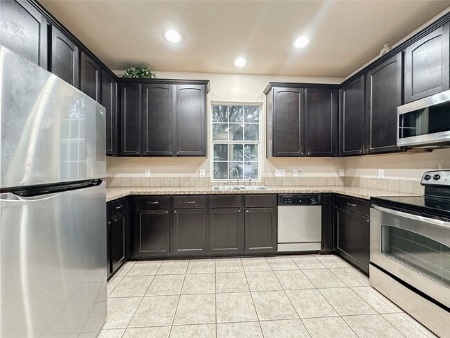 Building Photo - 16771 Mammoth Springs Dr