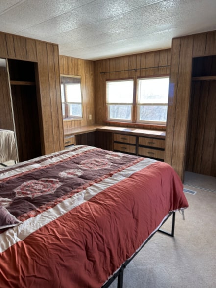 Building Photo - 12 Circle Dr