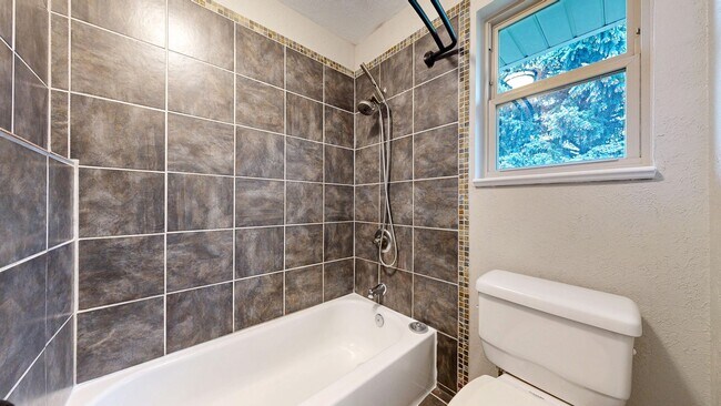 Building Photo - Amazing 4 Bed/3 Bath SFH Backing to Walnut...