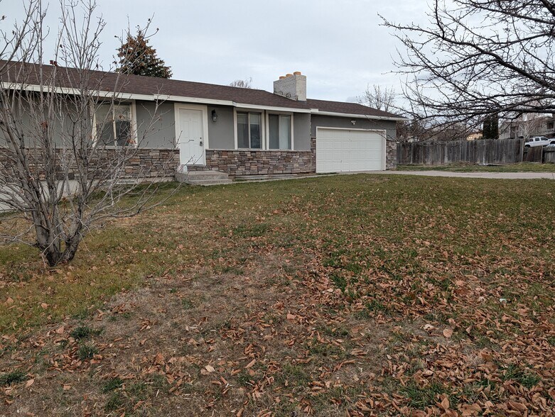 Building Photo - 2030 Ardella Dr