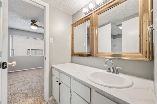 Building Photo - 6805 Blue Dawn Trail