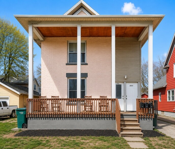 Building Photo - 820 W Shiawassee St