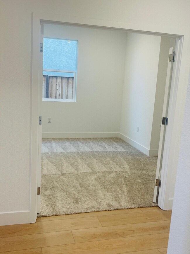 Building Photo - 2710 Old Larks Ln