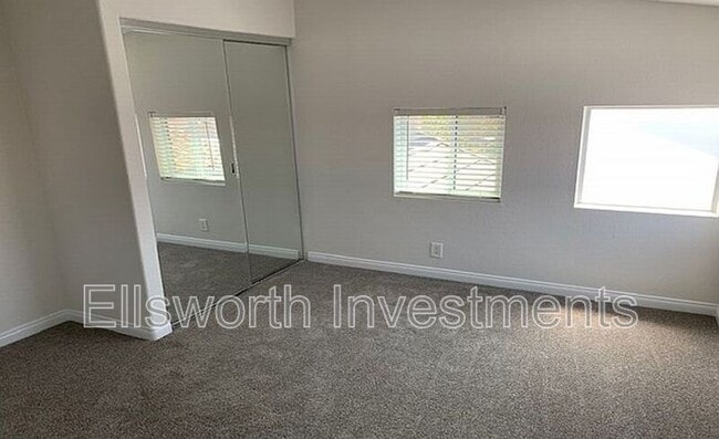 Building Photo - 744 Cardona Ave