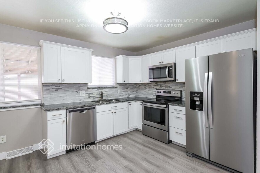 Building Photo - 10631 Queen St