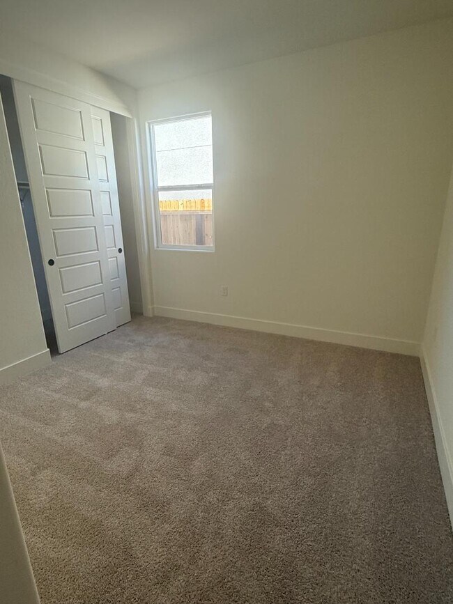 Building Photo - 2315 N Julieann St