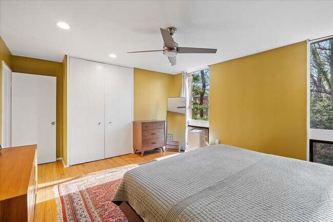 Building Photo - Unique 3BR / 1.5BA Mid-Century Townhome in Reston’s Iconic Hickory Cluster