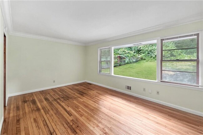 Building Photo - 2798 Dearwood Dr SW