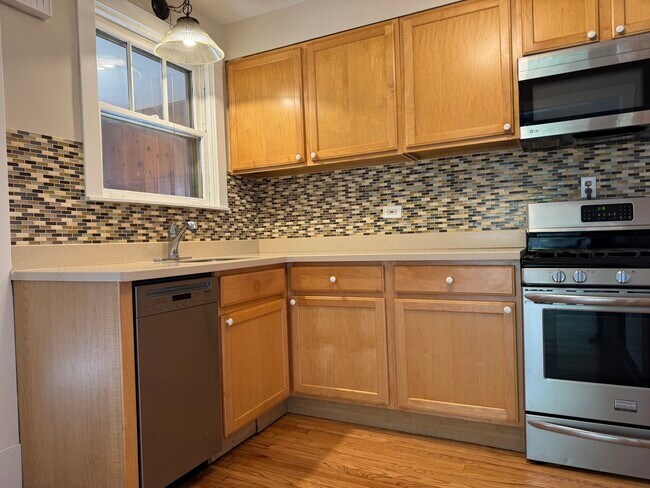 Building Photo - 1107 Circle Ave