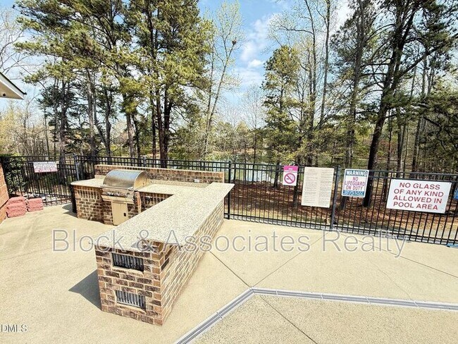 Building Photo - 509 N Tunstall Ave