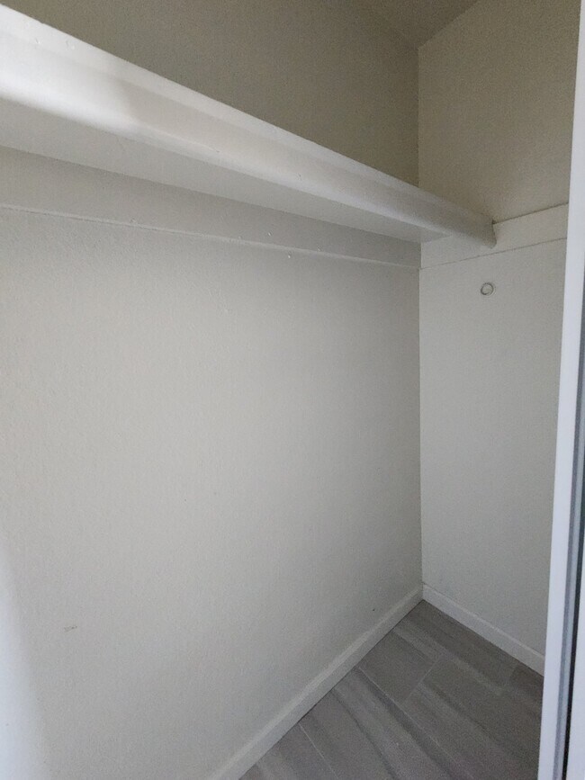 Building Photo - 143 S Doran