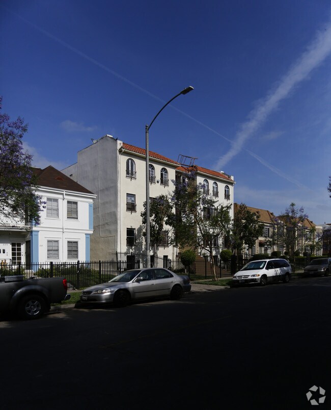 Primary Photo - Kenmore Apartments