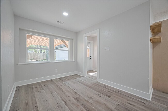 Building Photo - 3 Roserush Ct