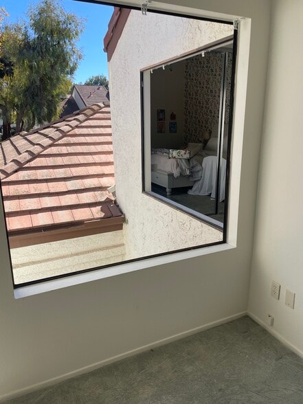 Building Photo - 1321 Calle Lozano