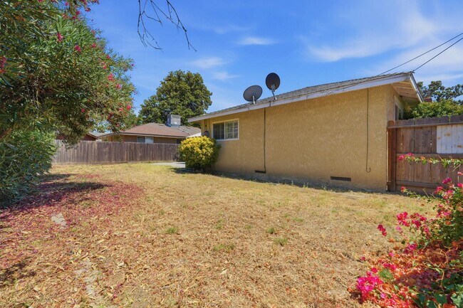Building Photo - 2519 E Buckingham Way