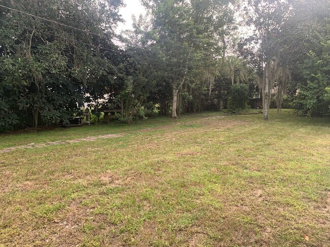 Building Photo - MOVE IN SPECIAL- Cozy Remodeled  1 Bed/1 Bath Home in Saint Cloud