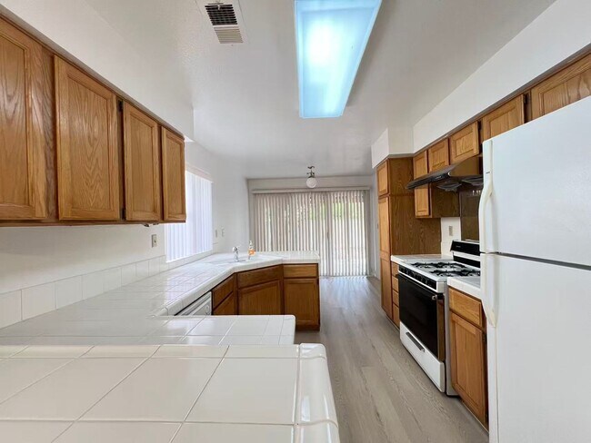 Building Photo - 10001 Dove Ridge Dr