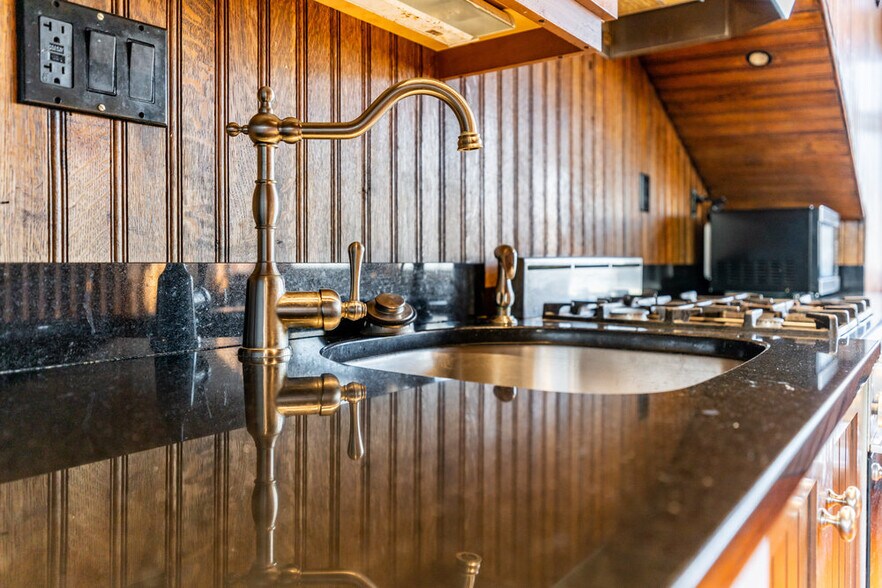 Building Photo - 1609 Tremont St