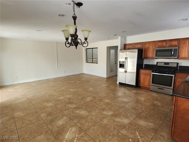 Building Photo - 8129 Spur Ct