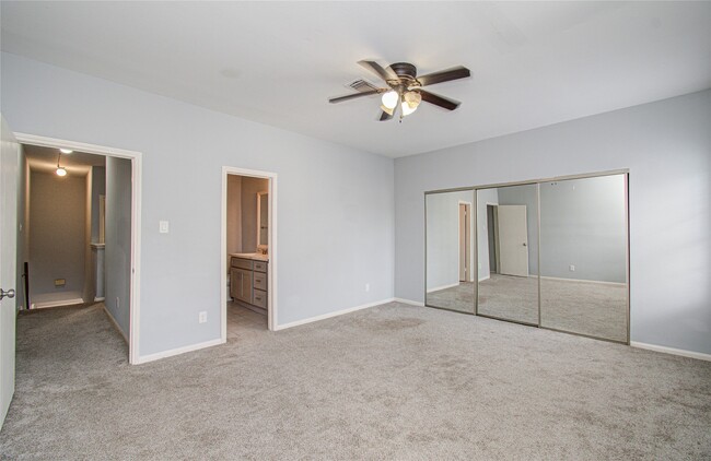 Building Photo - 3088 Holly Hall St