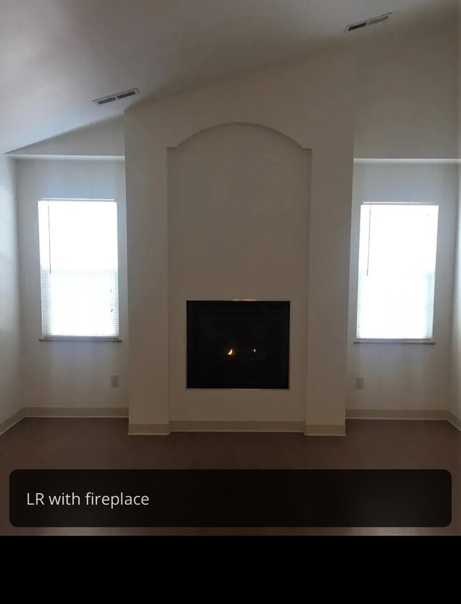 Building Photo - 2720 Hidden Dr