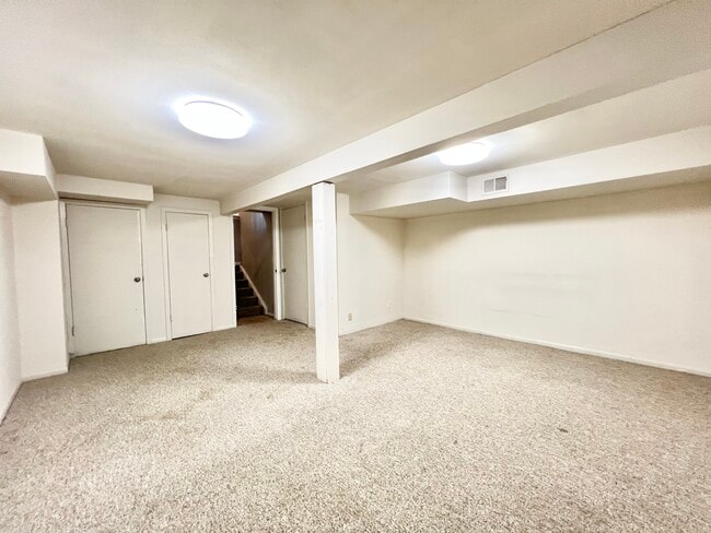 Building Photo - 2640 Blarney Stone Dr