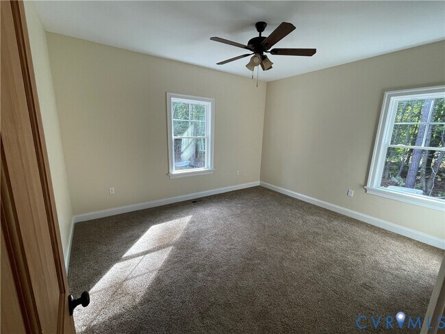 Building Photo - 2948 Pineview Dr