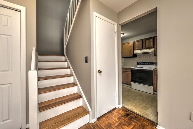 Building Photo - 65 W Walk