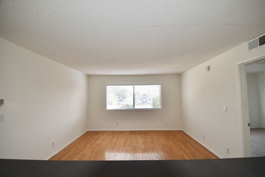 Building Photo - 12249 Oxnard St