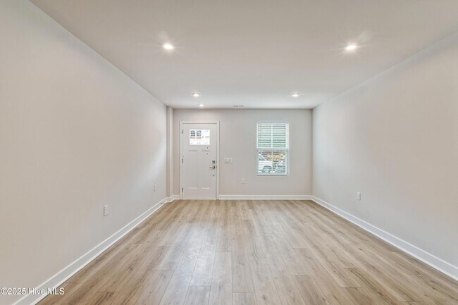 Building Photo - 2084 Parow Ln NW