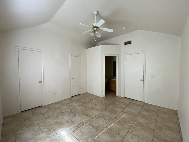 Building Photo - 4302 Sylvia Dr