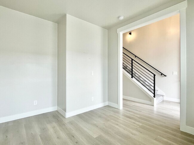 Building Photo - 1572 N 3950 W