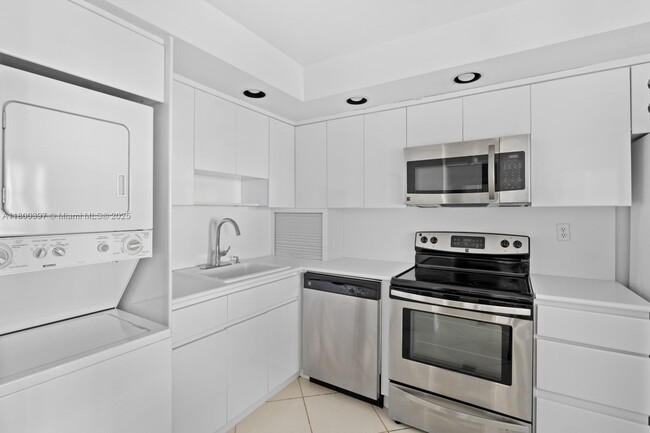 Building Photo - 1865 Brickell Ave