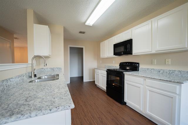 Building Photo - 1556 Glenwick Dr
