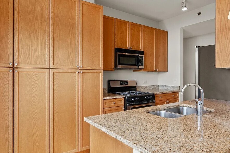 Building Photo - 1400 S Michigan Ave