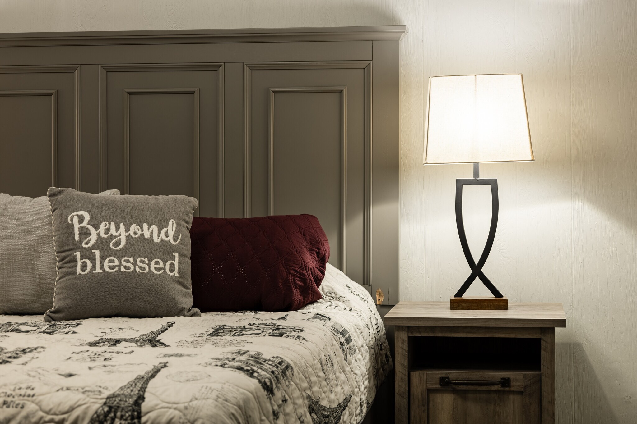 Building Photo - 6806 Sunset Strip NW