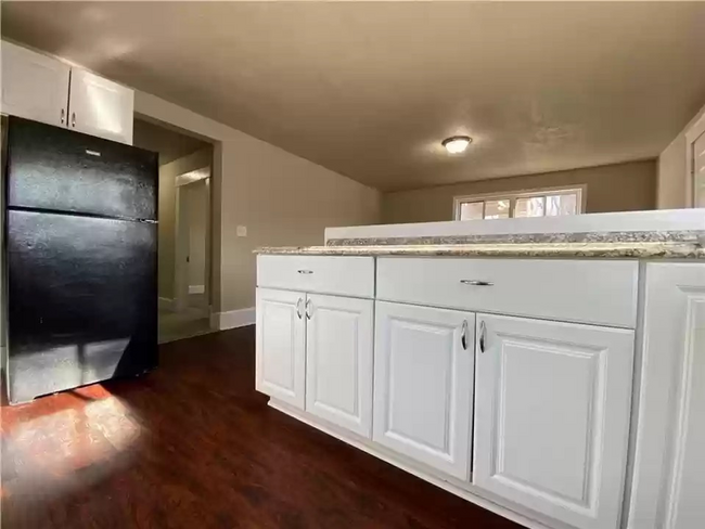 Building Photo - Stunning 4 Bed Home West of Drake