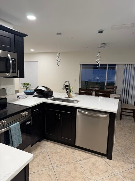 Building Photo - 2425 Ashecroft Dr
