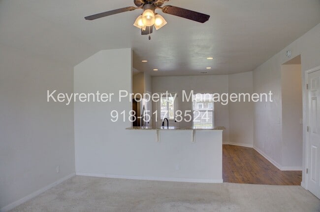 Building Photo - Coming Soon! 3 bed/2 bath!
