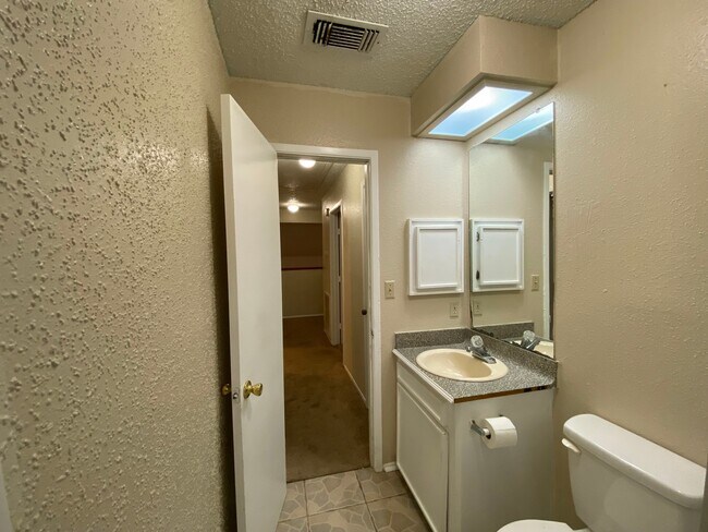 Building Photo - 10531 Golden Meadow Dr