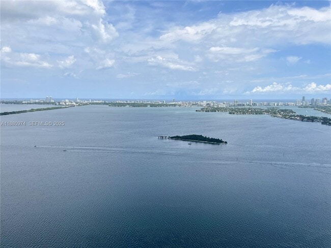 Building Photo - 700 NE 24th St