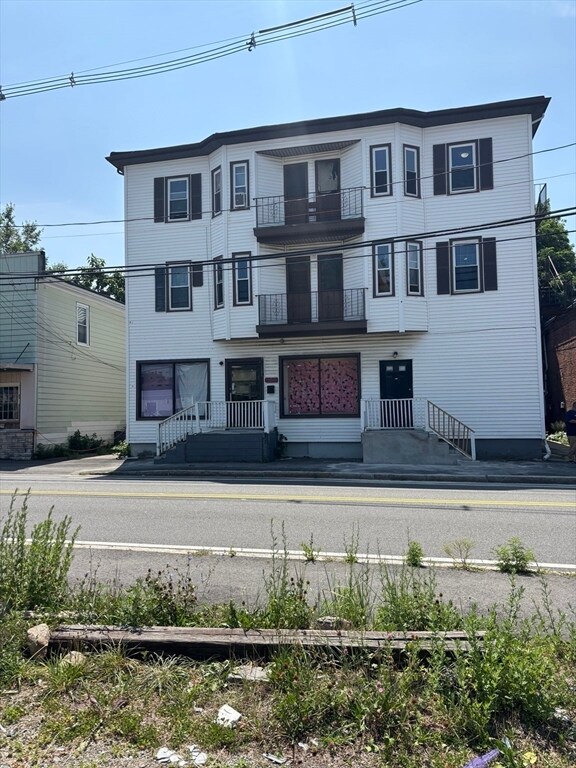 Primary Photo - 107 Ames St