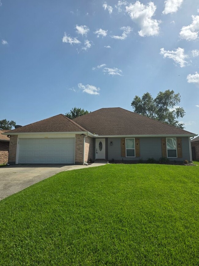 Building Photo - 117 Moonraker Dr